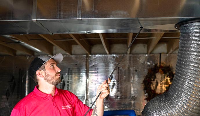 Expert cleaning air duct