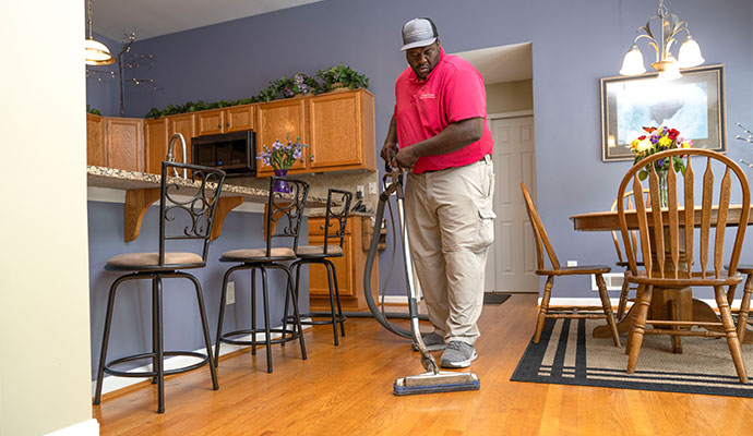Expert cleaning wooden floor
