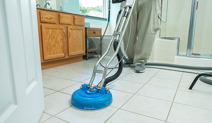 Floor cleaning with equipment