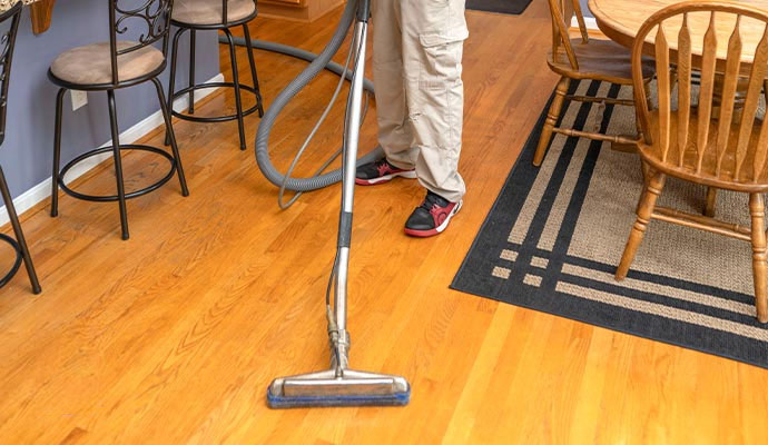 Cleaner cleaning wood floor